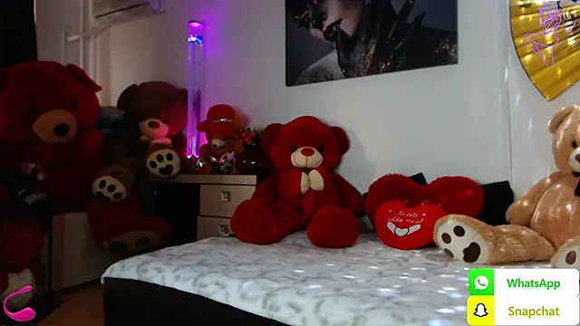 Snapshot of EvelynAisha chatting on March 14, 3:47 pm EvelynAisha online show from March 14, 3:47 pm