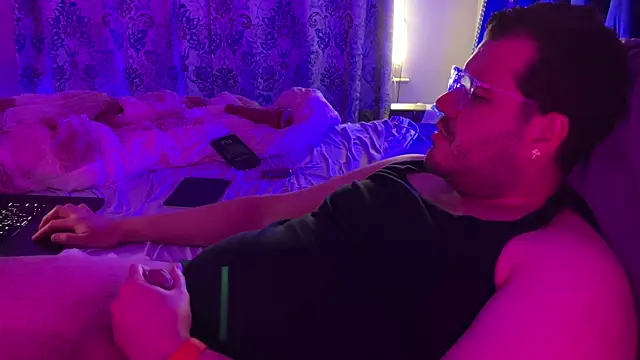 Snapshot of bearcloudcomputa chatting on March 15, 12:15 am bearcloudcomputa online show from March 15, 12:15 am