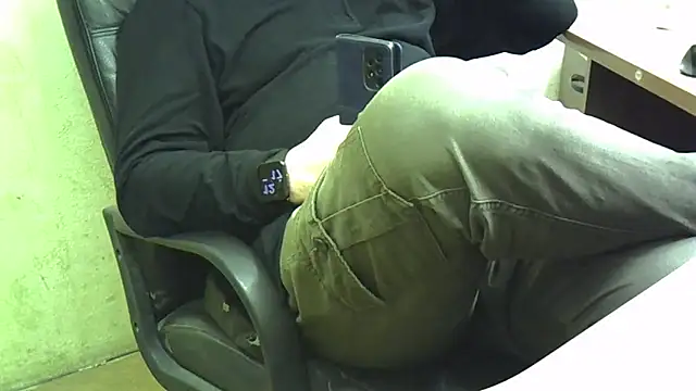 Snapshot of nikdov3 chatting on December 3, 9:18 am nikdov3 online show from December 3, 9:18 am