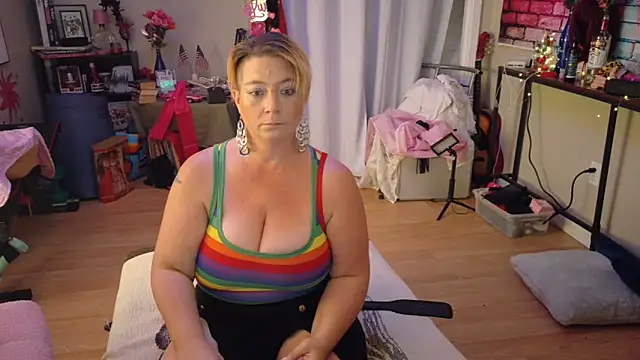 Luna1984 online show from September 12, 8:20 pm