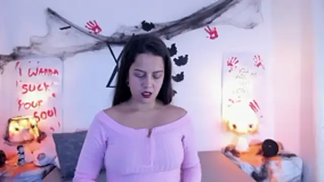 Snapshot of LunaSmitt chatting on October 15, 11:49 pm LunaSmitt online show from October 15, 11:49 pm