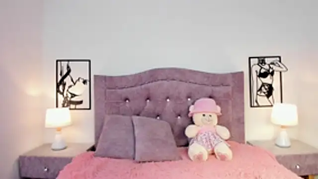 LunaSmitt online show from December 21, 3:46 am