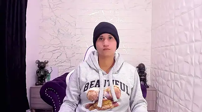 Im Milan Rs online show from February 12, 6:40 am