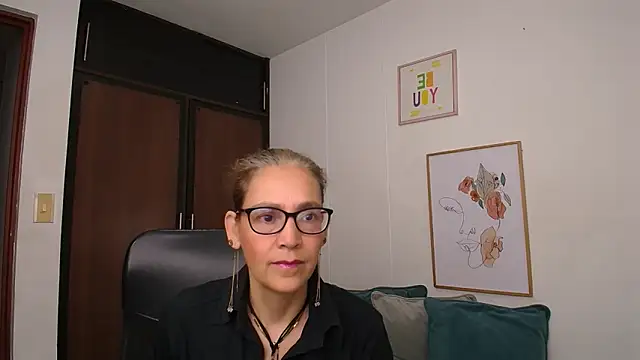 Snapshot of NanitaFun chatting on December 10, 12:05 pm NanitaFun online show from December 10, 12:05 pm