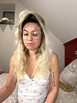 Snapshot of carlaaa chatting on November 4, 9:14 pm carlaaa online show from November 4, 9:14 pm