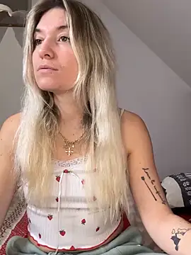 Snapshot of carlaaa chatting on November 19, 9:59 pm carlaaa online show from November 19, 9:59 pm