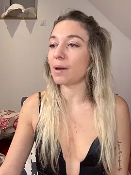 Snapshot of carlaaa chatting on December 2, 10:27 pm carlaaa online show from December 2, 10:27 pm