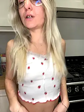 Snapshot of carlaaa chatting on December 3, 9:13 pm carlaaa online show from December 3, 9:13 pm