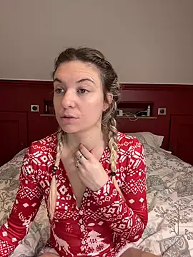 Snapshot of carlaaa chatting on December 14, 10:25 pm carlaaa online show from December 14, 10:25 pm