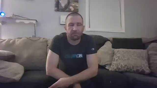 Snapshot of Edward_LongCock chatting on December 17, 4:45 am Edward LongCock online show from December 17, 4:45 am