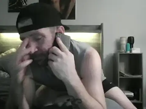 Snapshot of Edward_LongCock chatting on December 29, 9:41 pm Edward LongCock online show from December 29, 9:41 pm