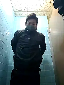 Snapshot of da--------i chatting on December 8, 3:32 am da--------i online show from December 8, 3:32 am