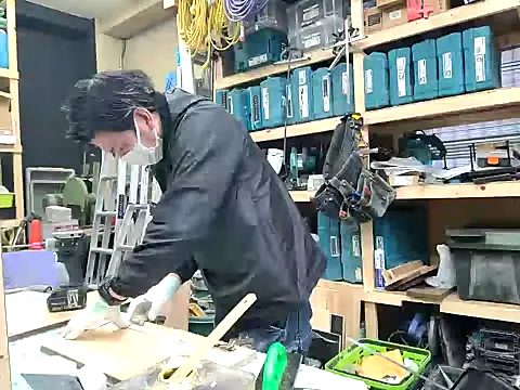 Snapshot of da--------i chatting on January 17, 6:04 am da--------i online show from January 17, 6:04 am