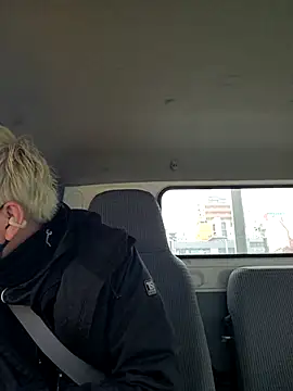 Snapshot of da--------i chatting on February 7, 6:56 am da--------i online show from February 7, 6:56 am