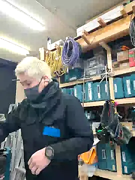 Snapshot of da--------i chatting on February 8, 4:36 am da--------i online show from February 8, 4:36 am