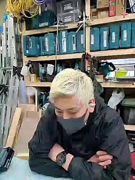 Snapshot of da--------i chatting on February 11, 3:50 am da--------i online show from February 11, 3:50 am