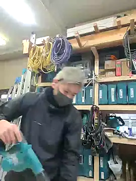 Snapshot of da--------i chatting on February 14, 4:47 am da--------i online show from February 14, 4:47 am