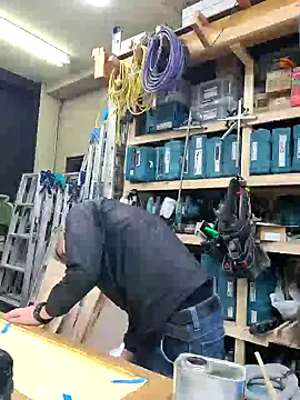 Snapshot of da--------i chatting on February 19, 9:50 am da--------i online show from February 19, 9:50 am