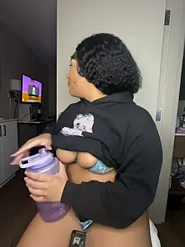 Snapshot of dvtbvby chatting on February 18, 9:10 am dvtbvby online show from February 18, 9:10 am