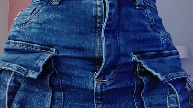 Snapshot of Ambar_Roux_ chatting on January 18, 1:40 pm Ambar Roux online show from January 18, 1:40 pm