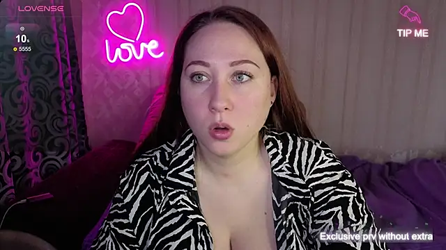 Snapshot of KellyCrystall chatting on November 9, 6:33 am KellyCrystall online show from November 9, 6:33 am