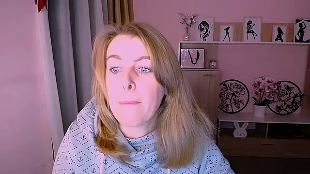 Hot Milady online show from December 17, 7:40 am