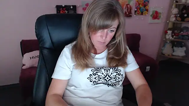 Snapshot of Hot_Milady chatting on June 23, 7:17 am Hot Milady online show from June 23, 7:17 am