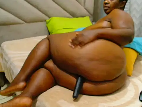 Snapshot of Hips2seyy86 chatting on February 13, 5:58 am Hips2seyy86 online show from February 13, 5:58 am