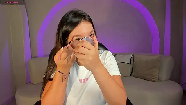 Snapshot of ValeriaRoldanX chatting on February 20, 11:22 am ValeriaRoldanX online show from February 20, 11:22 am