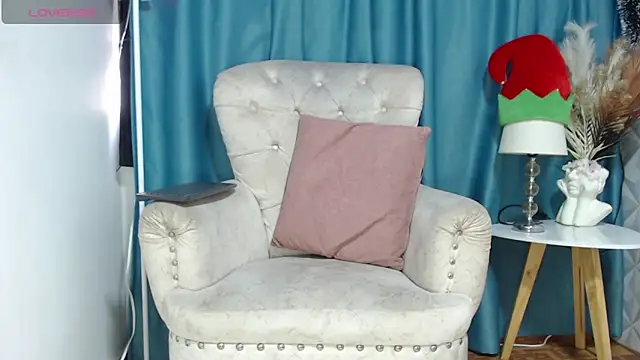 Snapshot of salome_Queenx chatting on December 11, 12:44 pm salome Queenx online show from December 11, 12:44 pm