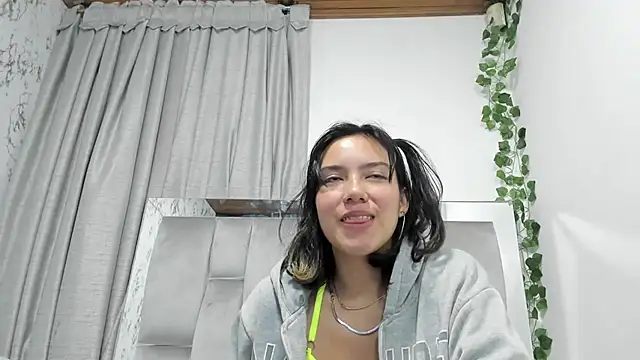 Snapshot of salome_Queenx chatting on January 20, 3:50 pm salome Queenx online show from January 20, 3:50 pm