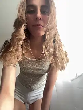 Snapshot of HellPeach chatting on March 16, 1:27 pm HellPeach online show from March 16, 1:27 pm