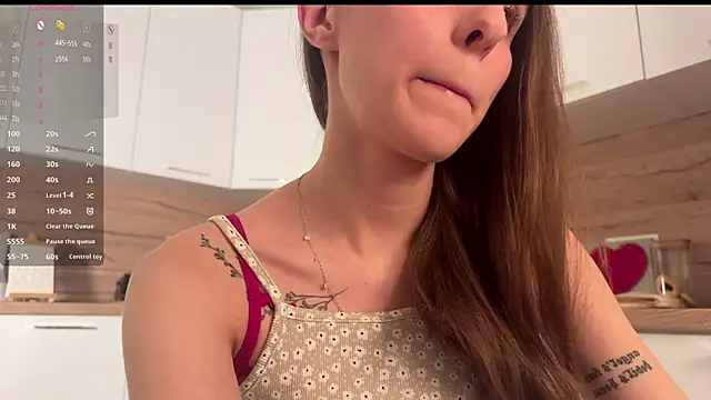 Snapshot of HellPeach chatting on December 22, 4:26 pm HellPeach online show from December 22, 4:26 pm