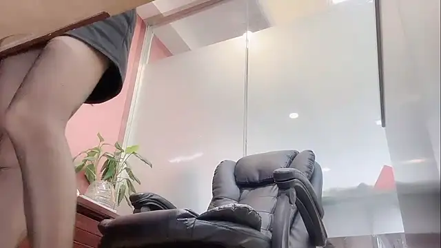 Snapshot of QianF-666 chatting on December 20, 2:51 am QianF-666 online show from December 20, 2:51 am