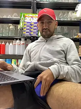 Snapshot of JuanZapata33 chatting on December 2, 5:48 pm JuanZapata33 online show from December 2, 5:48 pm