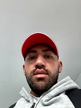 Snapshot of JuanZapata33 chatting on December 2, 9:06 pm JuanZapata33 online show from December 2, 9:06 pm