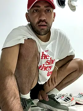 Snapshot of JuanZapata33 chatting on December 3, 12:57 am JuanZapata33 online show from December 3, 12:57 am