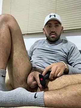 Snapshot of JuanZapata33 chatting on December 3, 11:57 pm JuanZapata33 online show from December 3, 11:57 pm