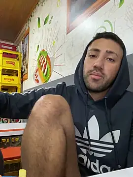 Snapshot of JuanZapata33 chatting on December 6, 9:24 pm JuanZapata33 online show from December 6, 9:24 pm