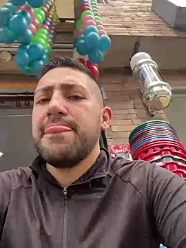 Snapshot of JuanZapata33 chatting on December 17, 5:58 pm JuanZapata33 online show from December 17, 5:58 pm