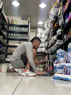 Snapshot of JuanZapata33 chatting on December 18, 6:14 pm JuanZapata33 online show from December 18, 6:14 pm