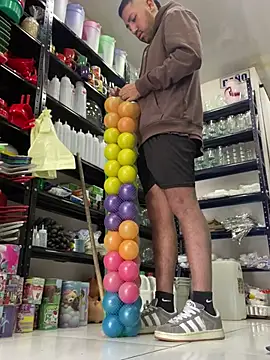 Snapshot of JuanZapata33 chatting on December 20, 6:02 pm JuanZapata33 online show from December 20, 6:02 pm