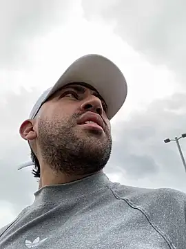 Snapshot of JuanZapata33 chatting on December 21, 7:38 pm JuanZapata33 online show from December 21, 7:38 pm