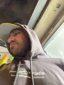 Snapshot of JuanZapata33 chatting on December 25, 12:37 am JuanZapata33 online show from December 25, 12:37 am