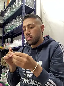 Snapshot of JuanZapata33 chatting on December 26, 10:31 pm JuanZapata33 online show from December 26, 10:31 pm