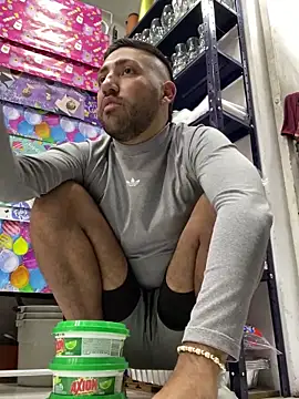 Snapshot of JuanZapata33 chatting on December 27, 9:54 pm JuanZapata33 online show from December 27, 9:54 pm