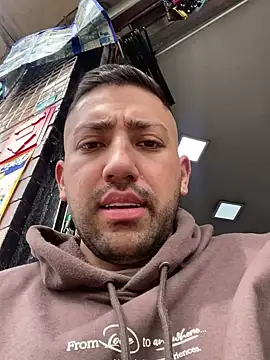 Snapshot of JuanZapata33 chatting on December 29, 6:49 pm JuanZapata33 online show from December 29, 6:49 pm