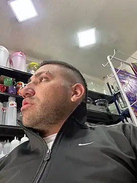 Snapshot of JuanZapata33 chatting on January 17, 4:47 pm JuanZapata33 online show from January 17, 4:47 pm