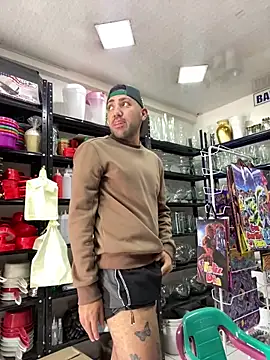 Snapshot of JuanZapata33 chatting on January 23, 6:56 pm JuanZapata33 online show from January 23, 6:56 pm