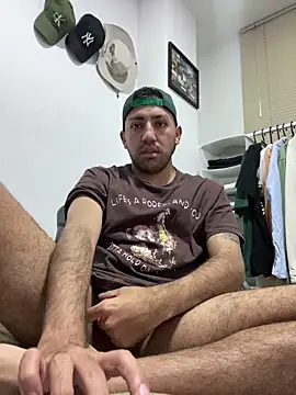 Snapshot of JuanZapata33 chatting on January 24, 3:22 am JuanZapata33 online show from January 24, 3:22 am